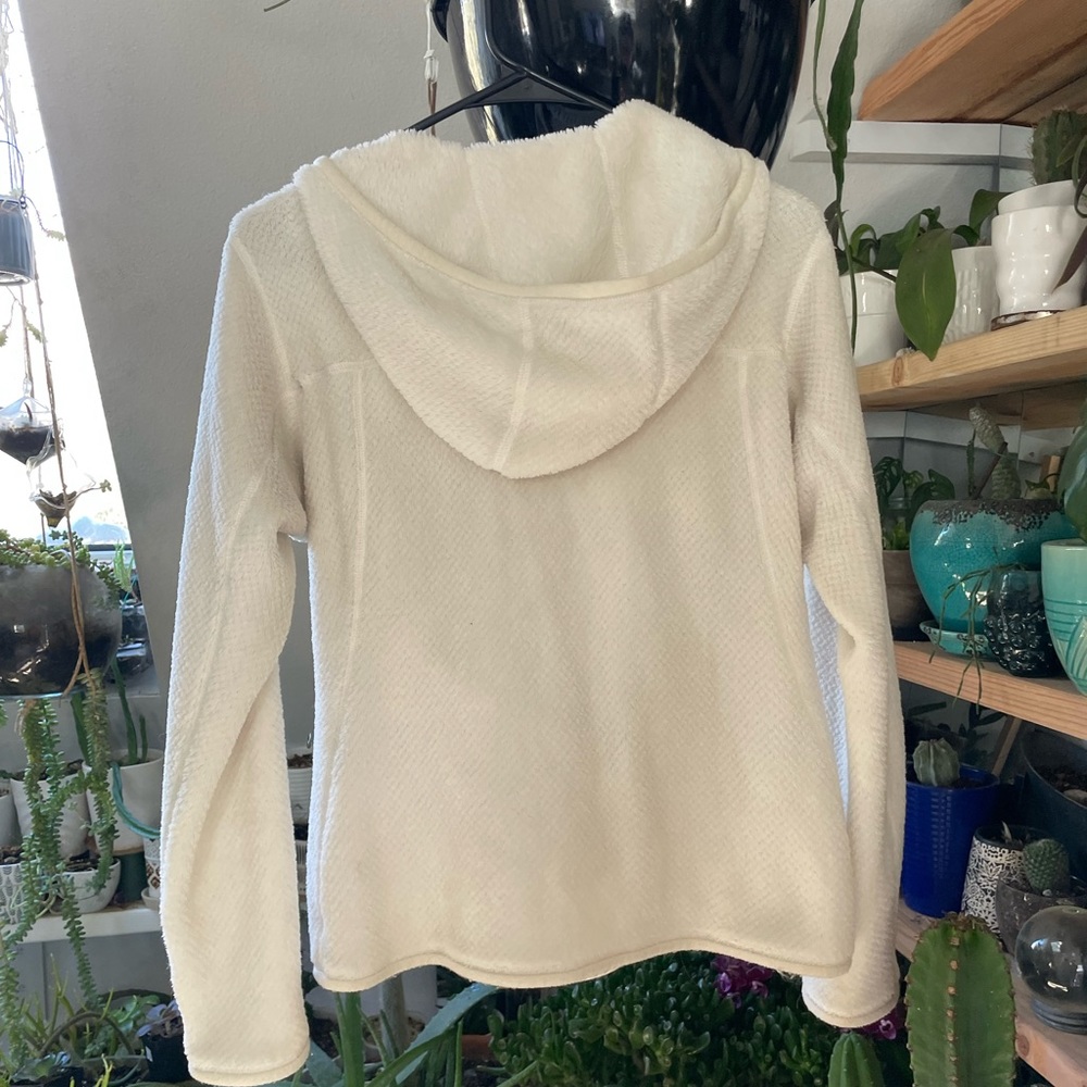 Patagonia Re-Tool pullover w/hood! ❄️ - Picture 2 of 3